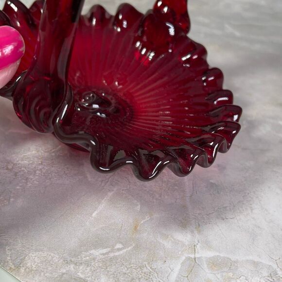 Vintage Fenton Ruby Red thumbprint basket with rose bottom signed - Picture 3 of 7